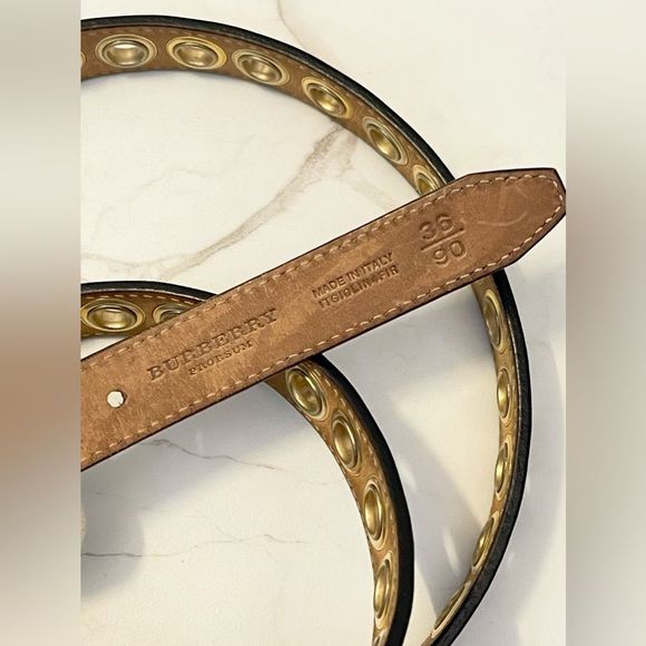 ⭐️HOST PICK⭐️ BURBERRY Metal Eyelet Belt - Picture 5 of 9